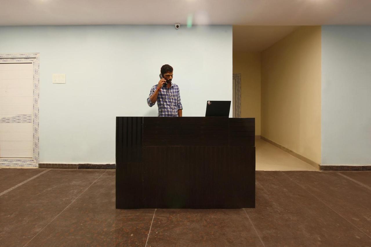 Oyo Sri Vinayaka Grand Hotel Shamshabad Ngoại thất bức ảnh