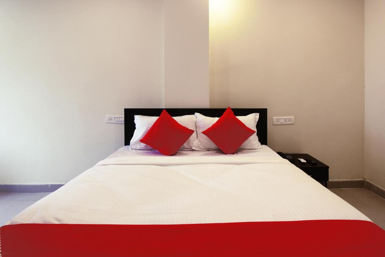 Oyo Sri Vinayaka Grand Hotel Shamshabad Ngoại thất bức ảnh