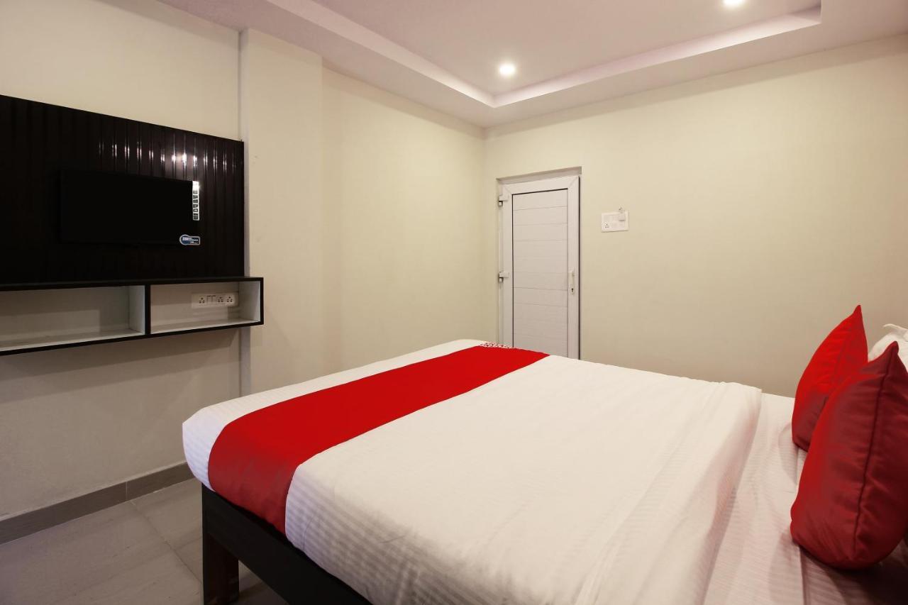 Oyo Sri Vinayaka Grand Hotel Shamshabad Ngoại thất bức ảnh