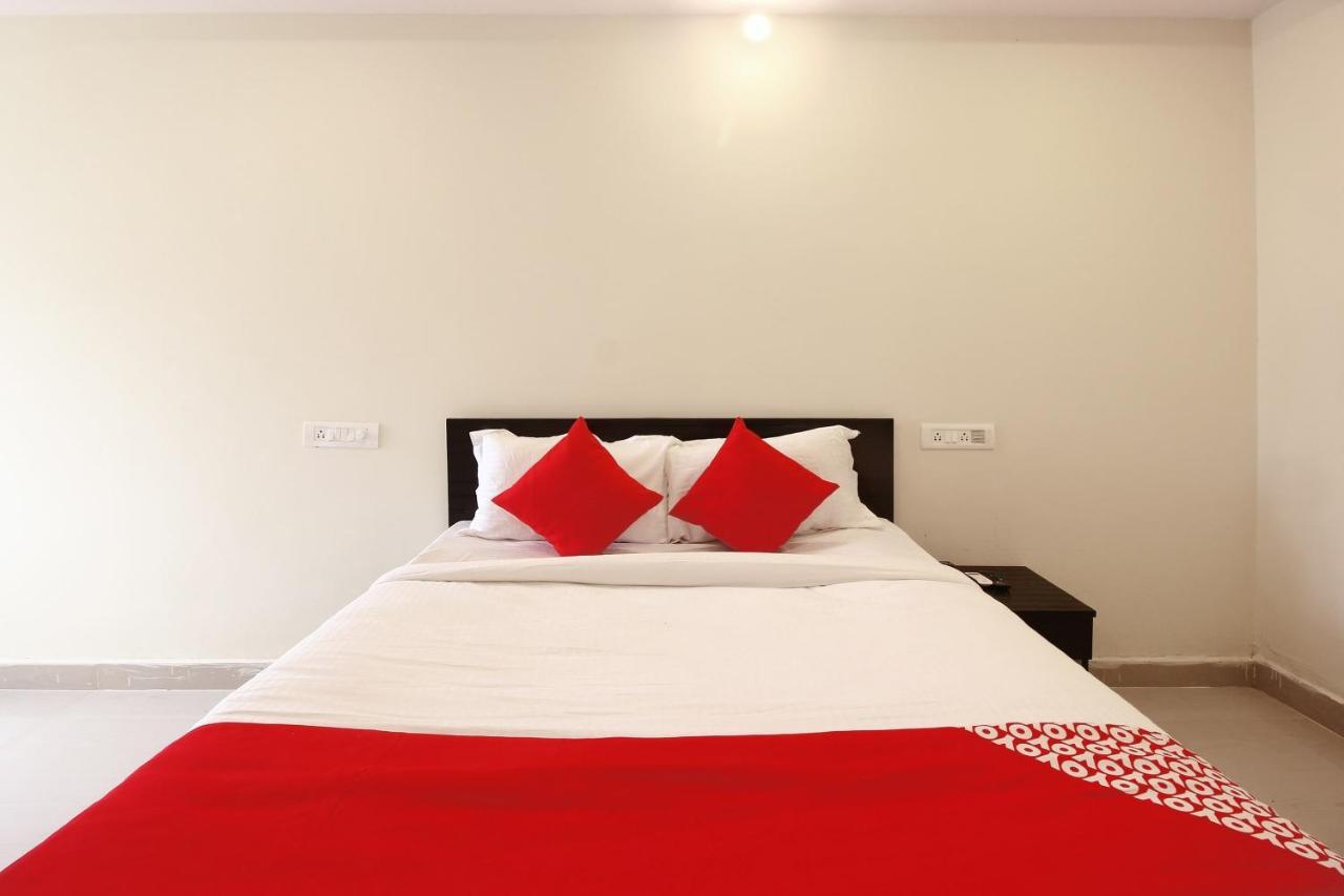 Oyo Sri Vinayaka Grand Hotel Shamshabad Ngoại thất bức ảnh