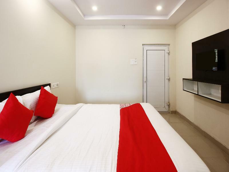 Oyo Sri Vinayaka Grand Hotel Shamshabad Ngoại thất bức ảnh