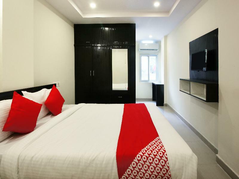Oyo Sri Vinayaka Grand Hotel Shamshabad Ngoại thất bức ảnh
